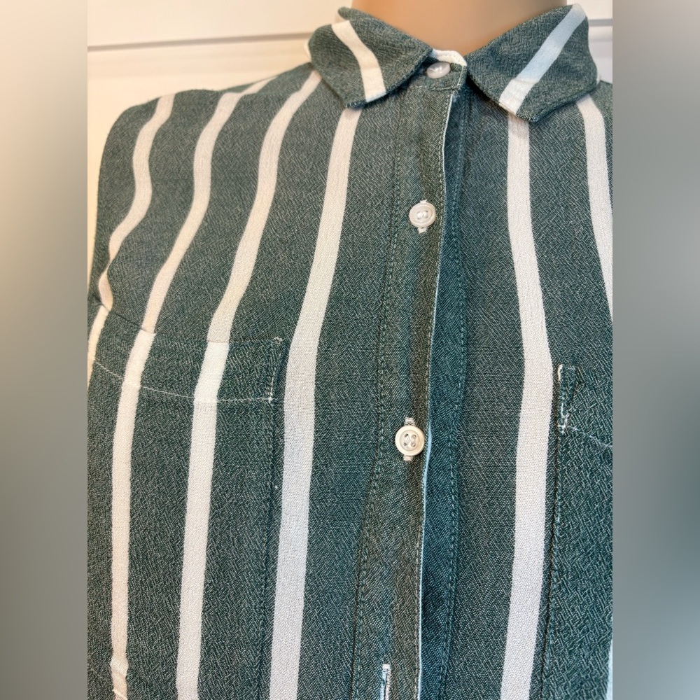 BP Green White Striped Shirt Size Small 100% Cotton Button-Up Casual